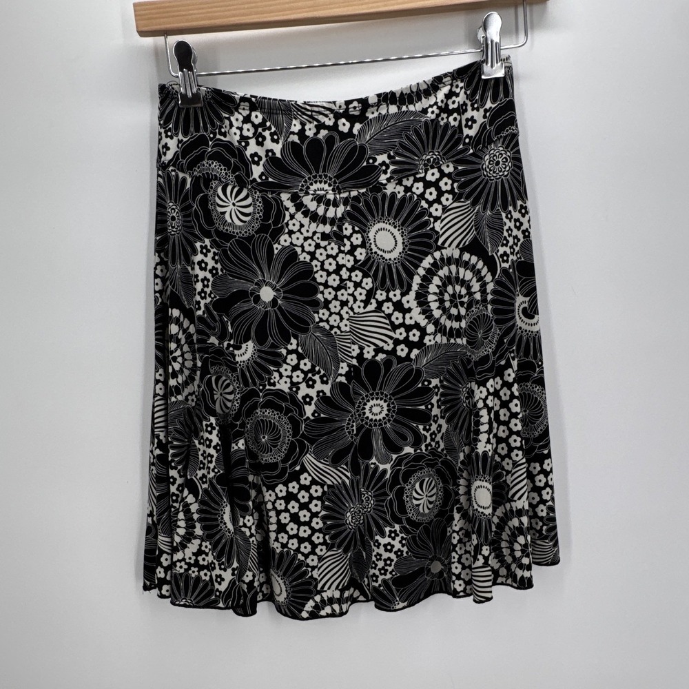 Womens Black White Floral Pattern A-Line Knee Length Skirt Regular Fit